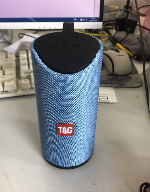 Portable wireless audio device for smartphones