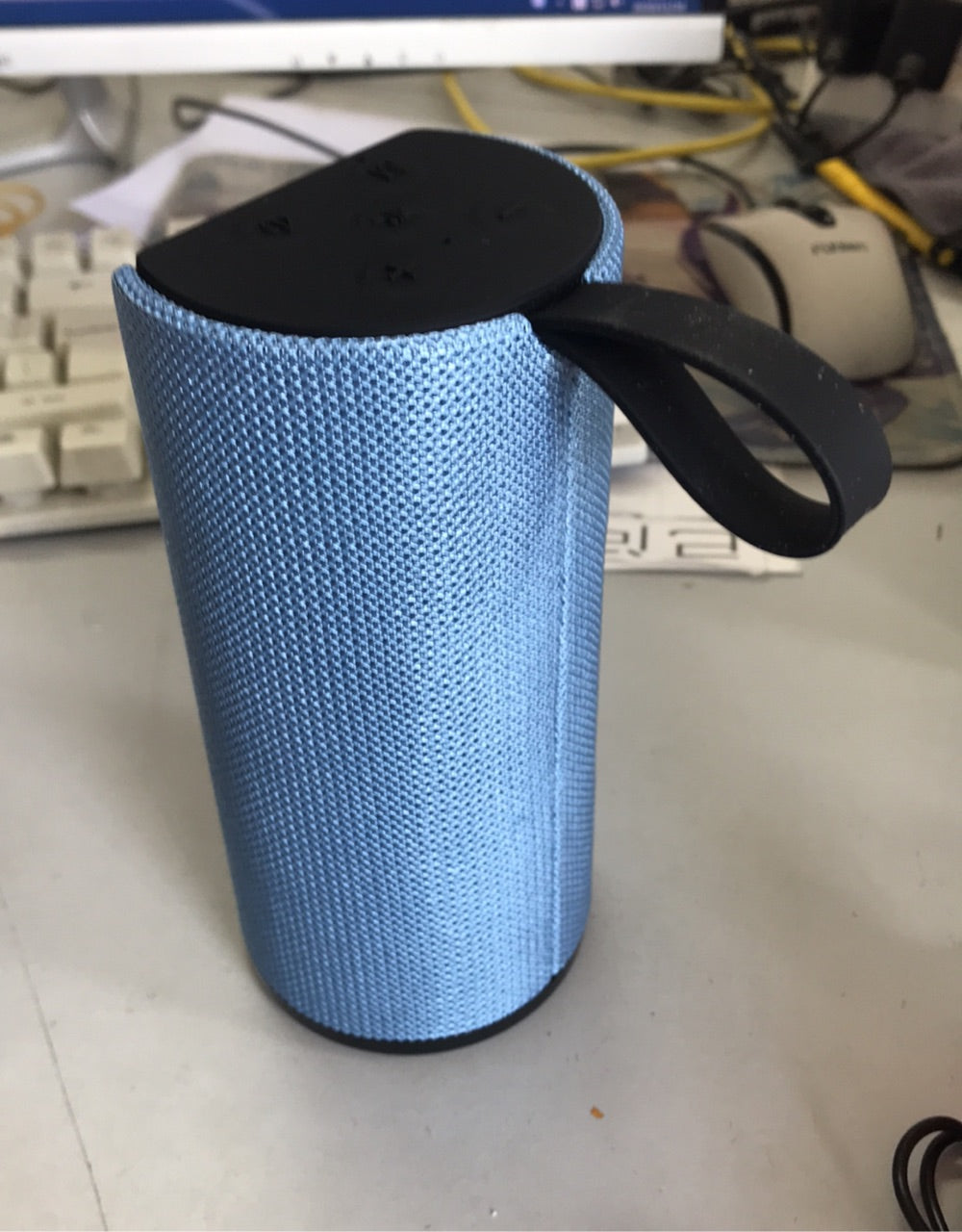 Portable wireless audio device for smartphones