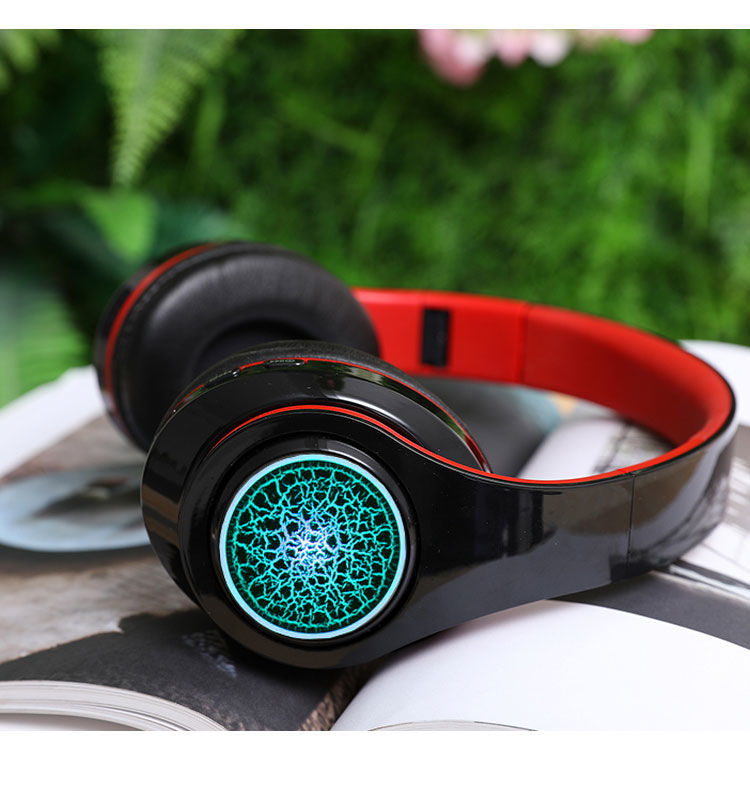 Wireless LED audio hat accessory