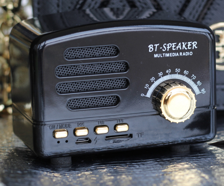Retro timber wireless audio player
