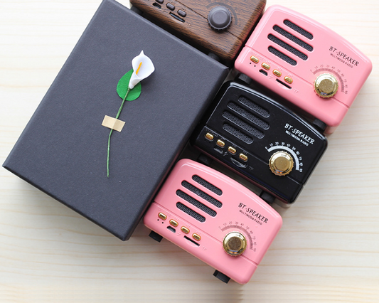 Retro timber wireless audio player